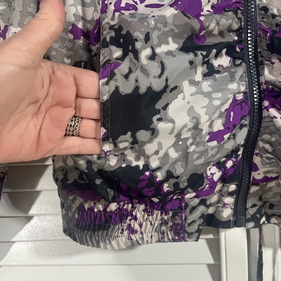 Women’s Calvin Klein large quick dry performance jacket $22 - Picture 4 of 9